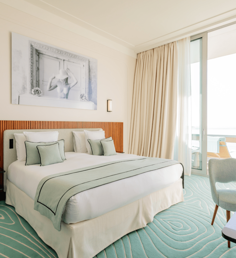 SIGNATURE SUITE, SEA VIEW TERRACE bedroom